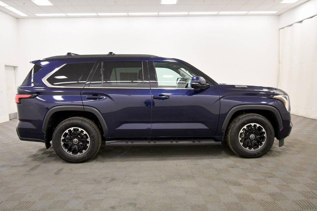 Used 2023 Toyota Sequoia SR5 w/ SR5 Premium Package AWD/4WD image 9