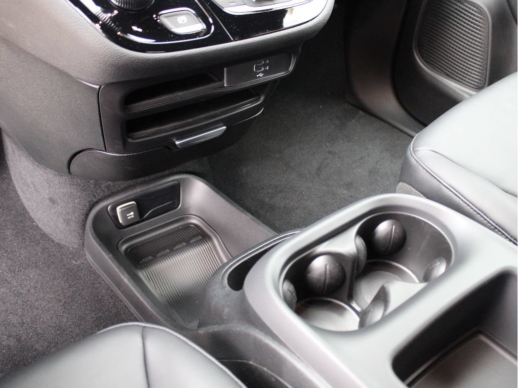 New 2026 Chrysler Pacifica Select AWD/4WD image 22
