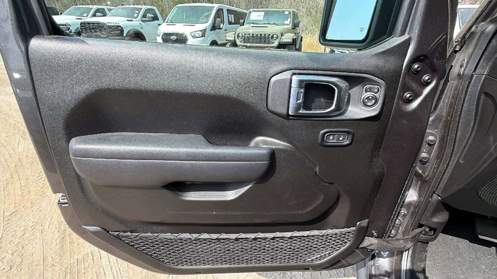 Used 2025 Jeep Gladiator Sport image 14