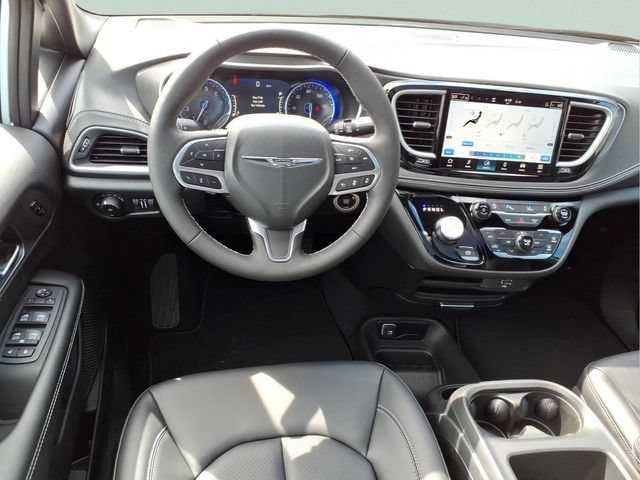 New 2026 Chrysler Pacifica Select AWD/4WD image 13