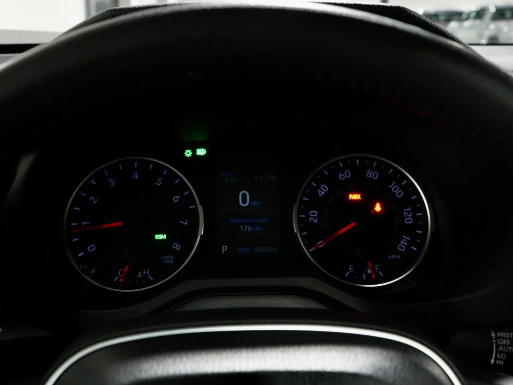 Used 2022 Toyota RAV4 XLE Premium image 16