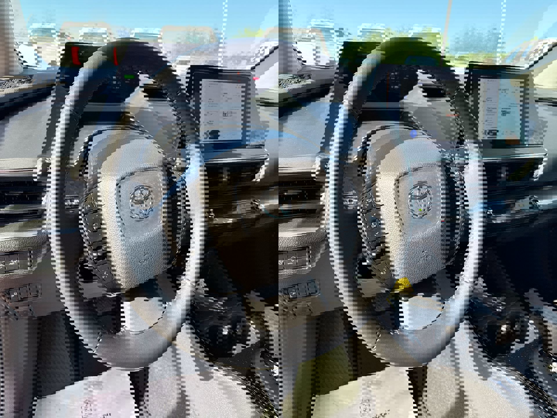 Used 2024 Toyota Prius LE FWD image 11