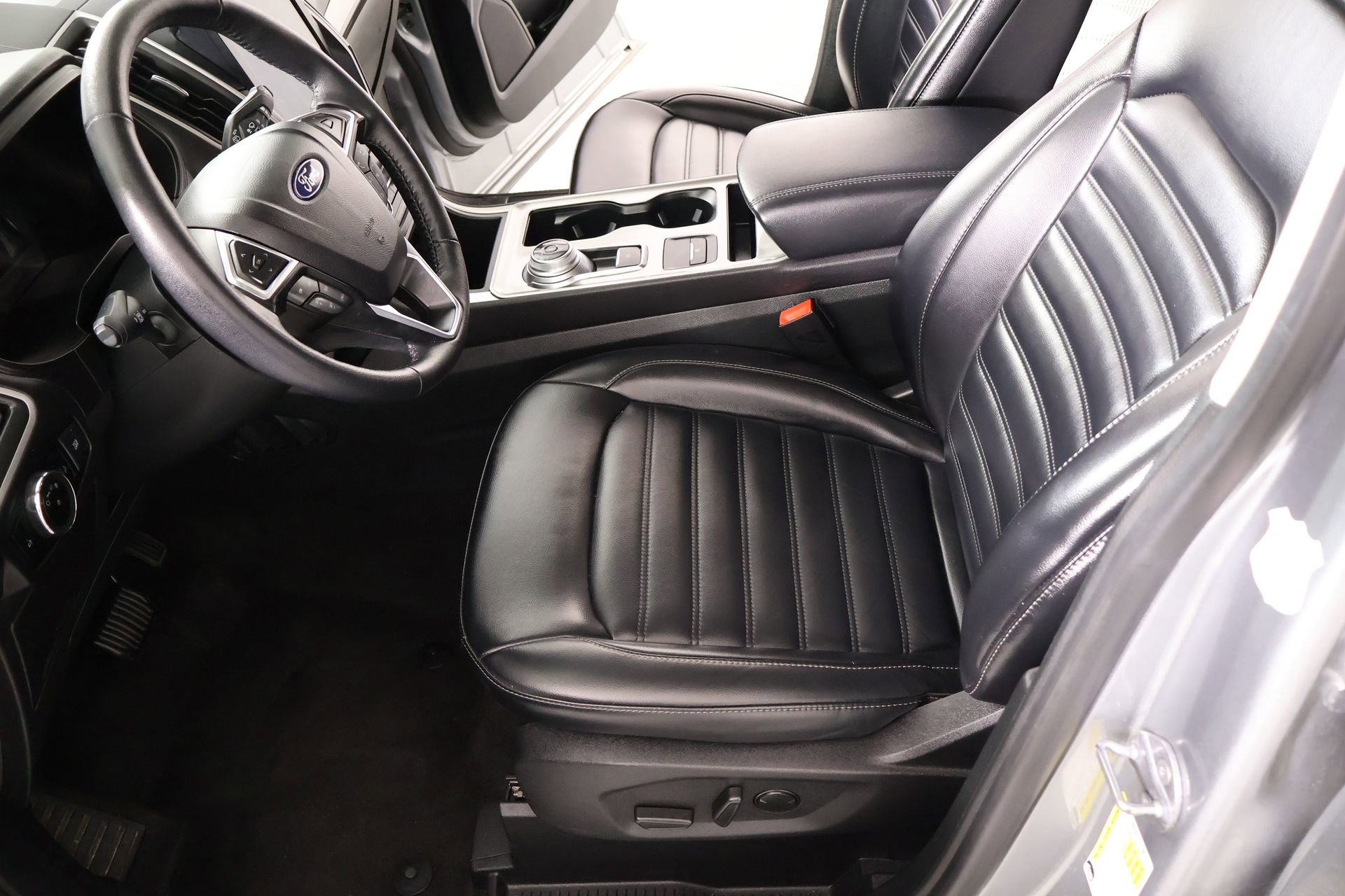 Used 2024 Ford Edge SEL image 11