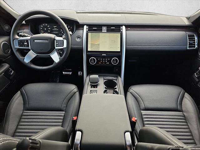 Certified 2024 Land Rover Discovery Dynamic SE image 4