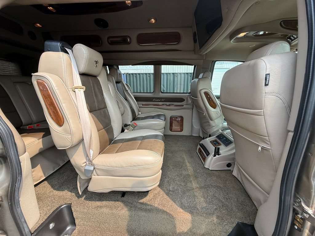 Used 2018 Chevrolet Express 2500 w/ Enhanced Convenience Package RWD image 26