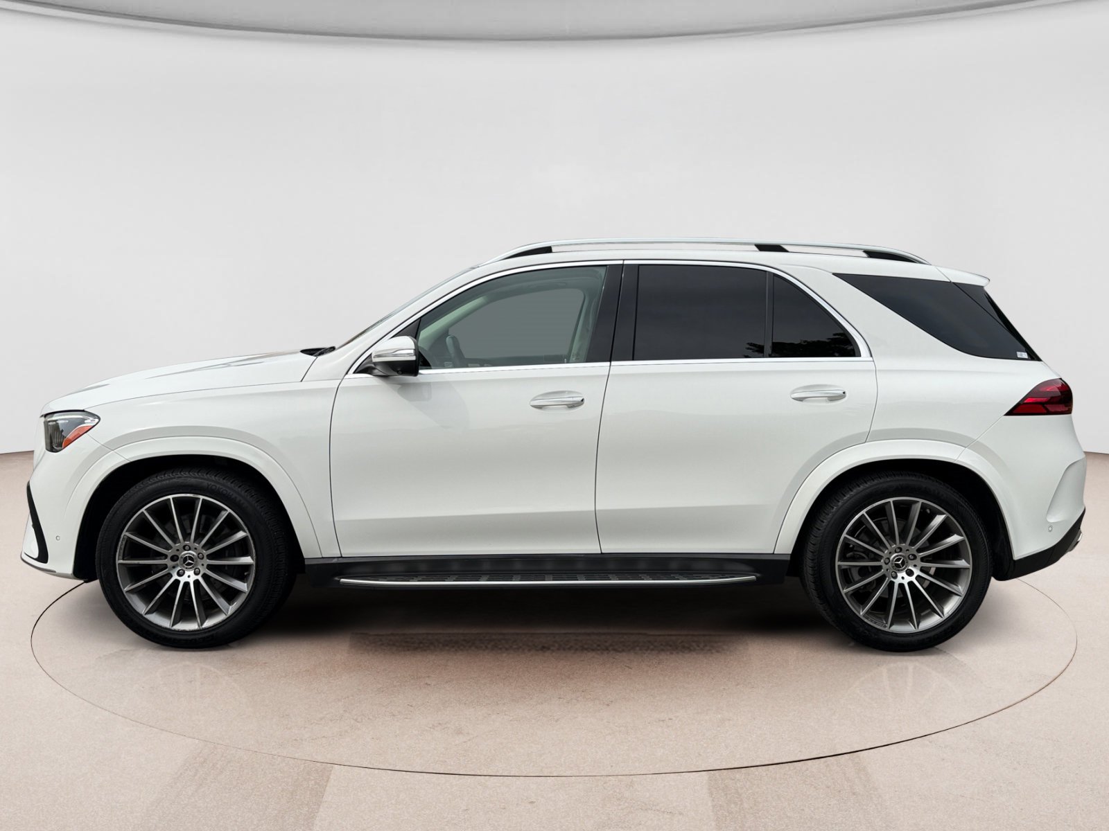 Used 2024 Mercedes-Benz GLE 350 4MATIC image 2