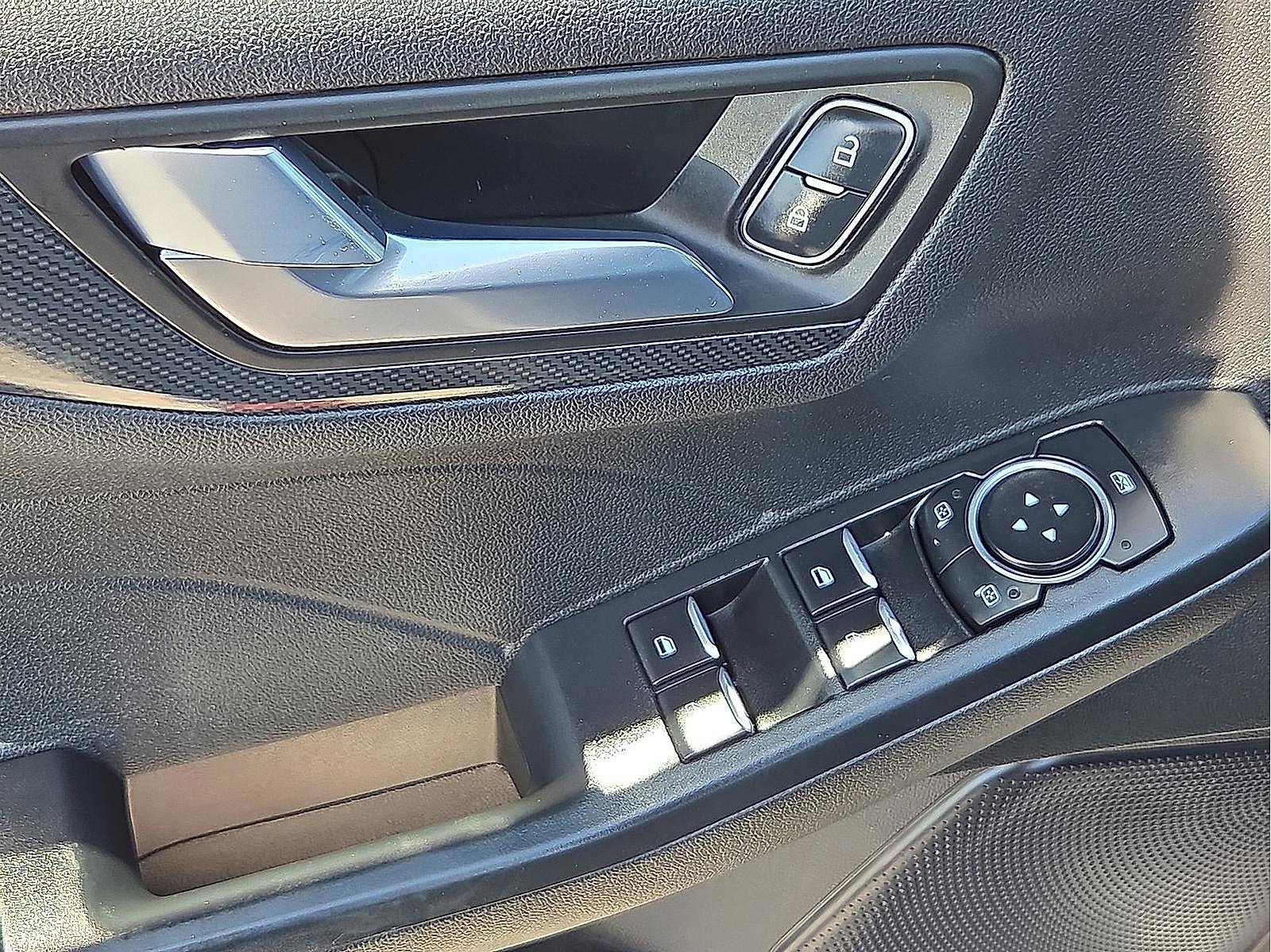 Used 2024 Ford Escape ST-Line image 13