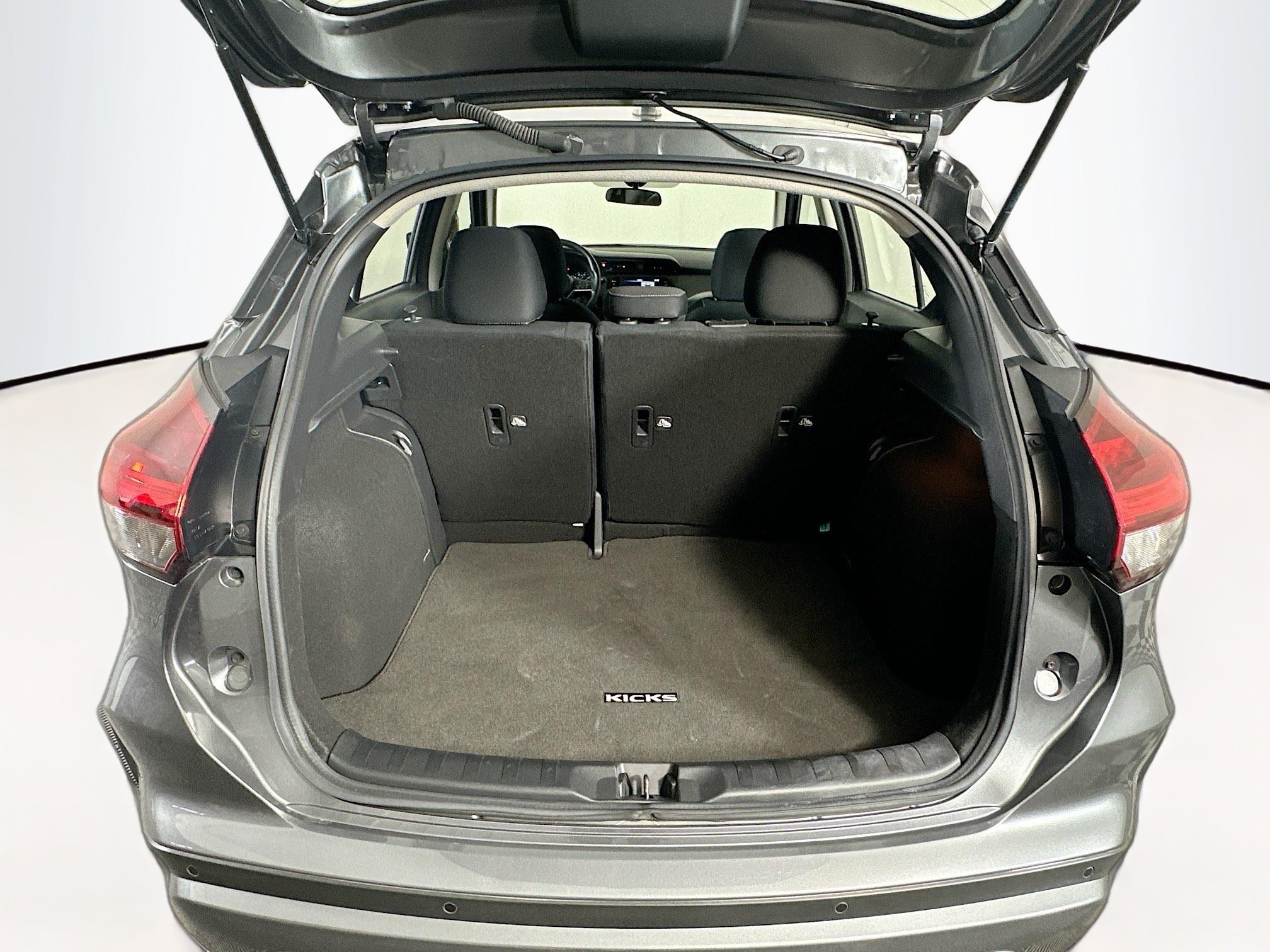 Used 2022 Nissan Kicks SV FWD image 29