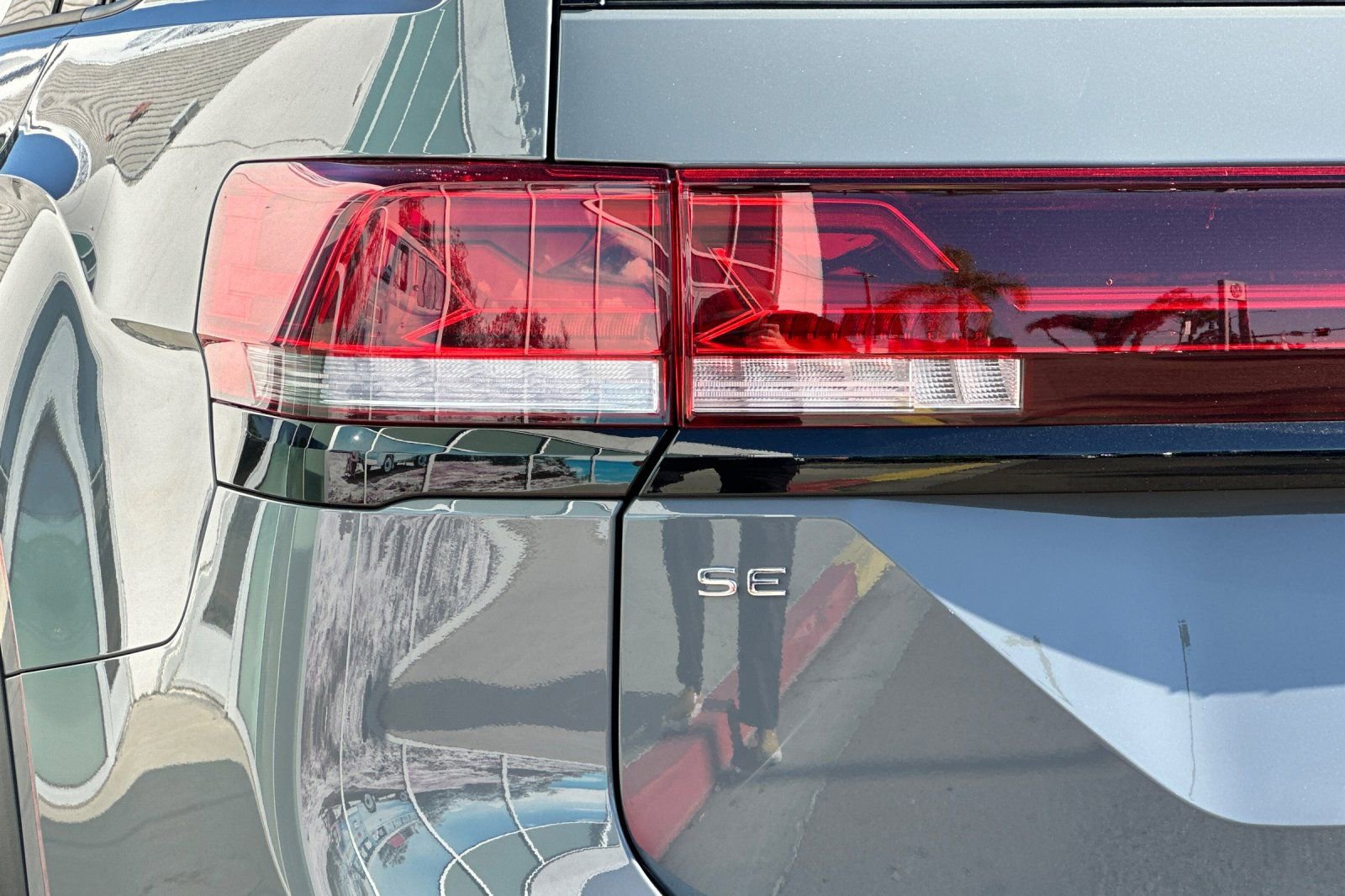 New 2025 Volkswagen Atlas Peak Edition SE image 27