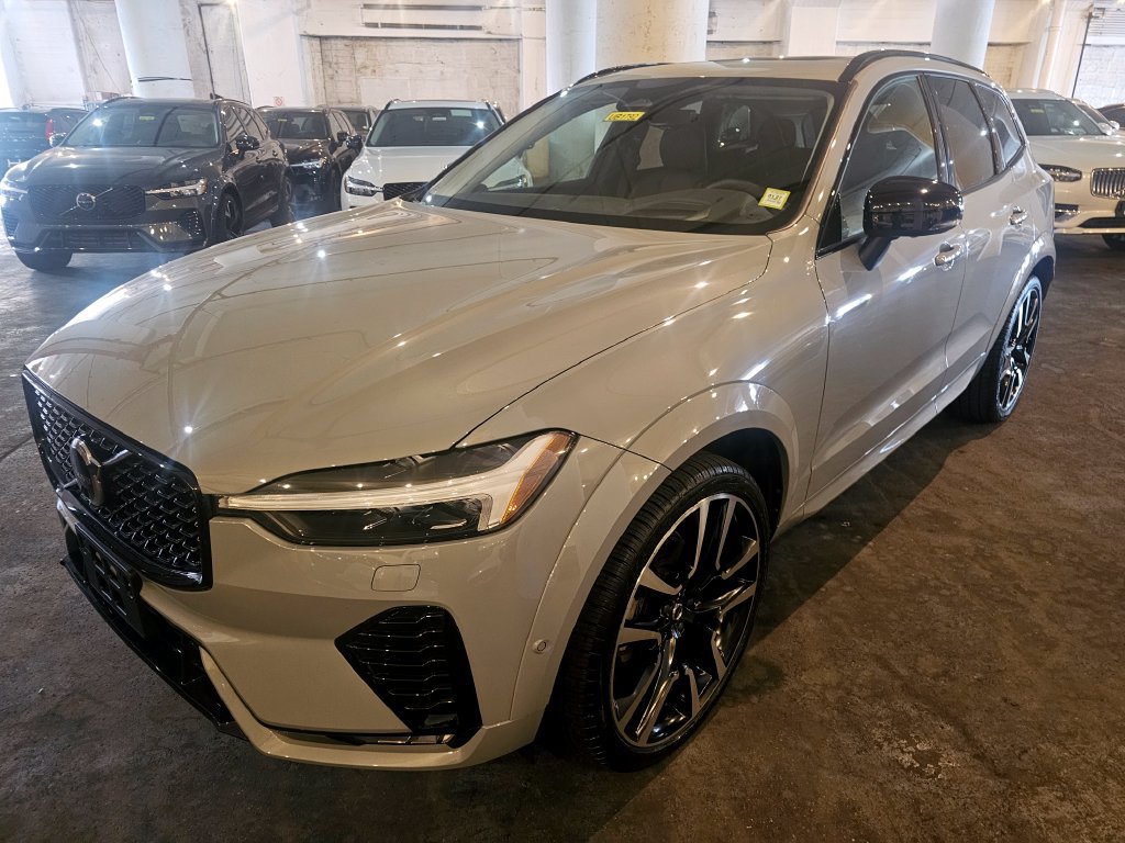 Certified 2024 Volvo XC60 B5 Ultimate w/ Climate Package