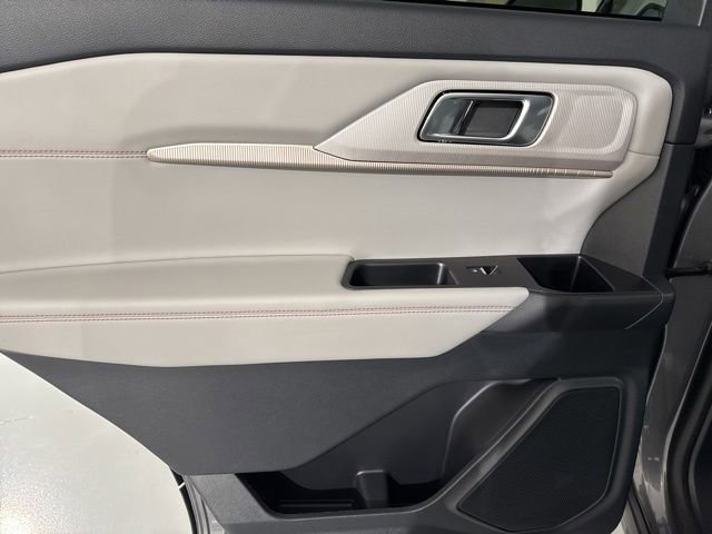 Used 2025 Ford Explorer Active w/ Active Comfort Package image 19
