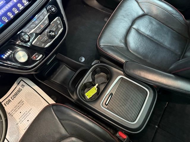Used 2020 Chrysler Pacifica Limited image 25