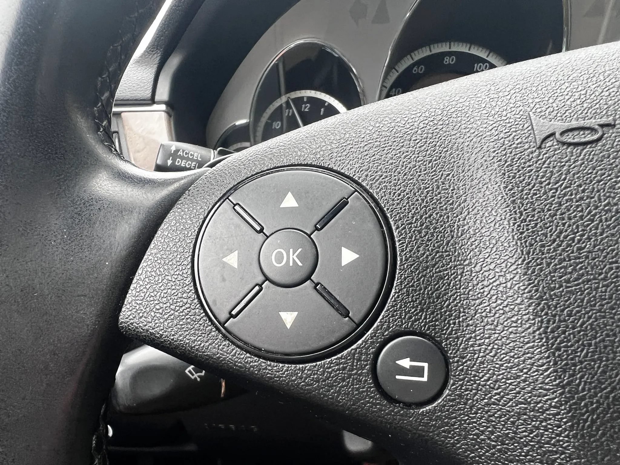 Used 2011 Mercedes-Benz E 550 Sedan image 39