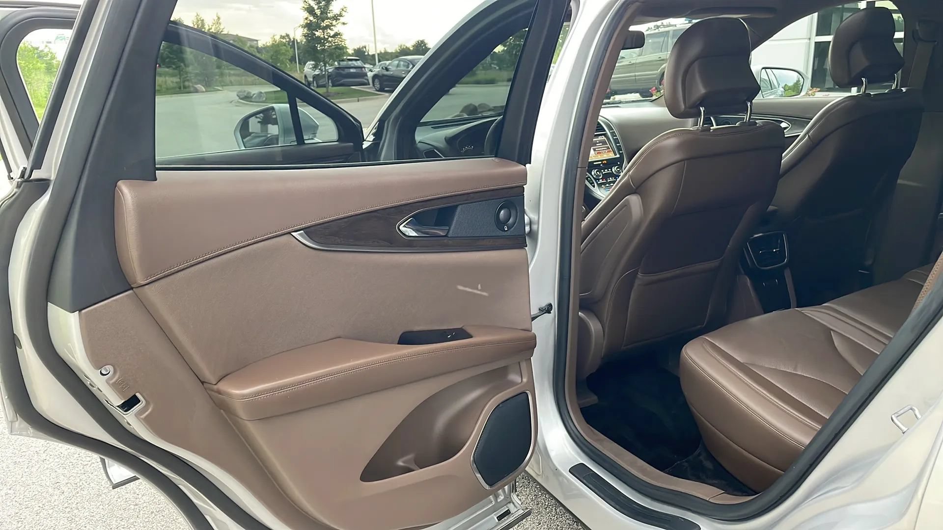Used 2018 Lincoln MKX Reserve AWD/4WD image 15