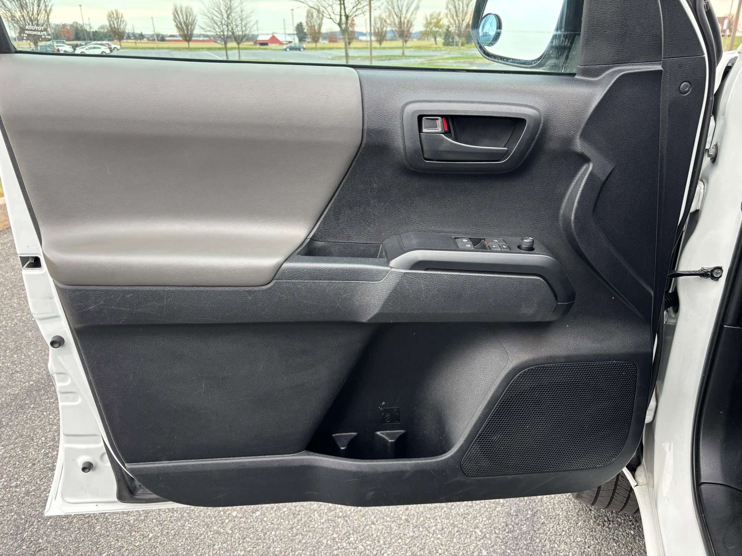 Used 2020 Toyota Tacoma SR image 15