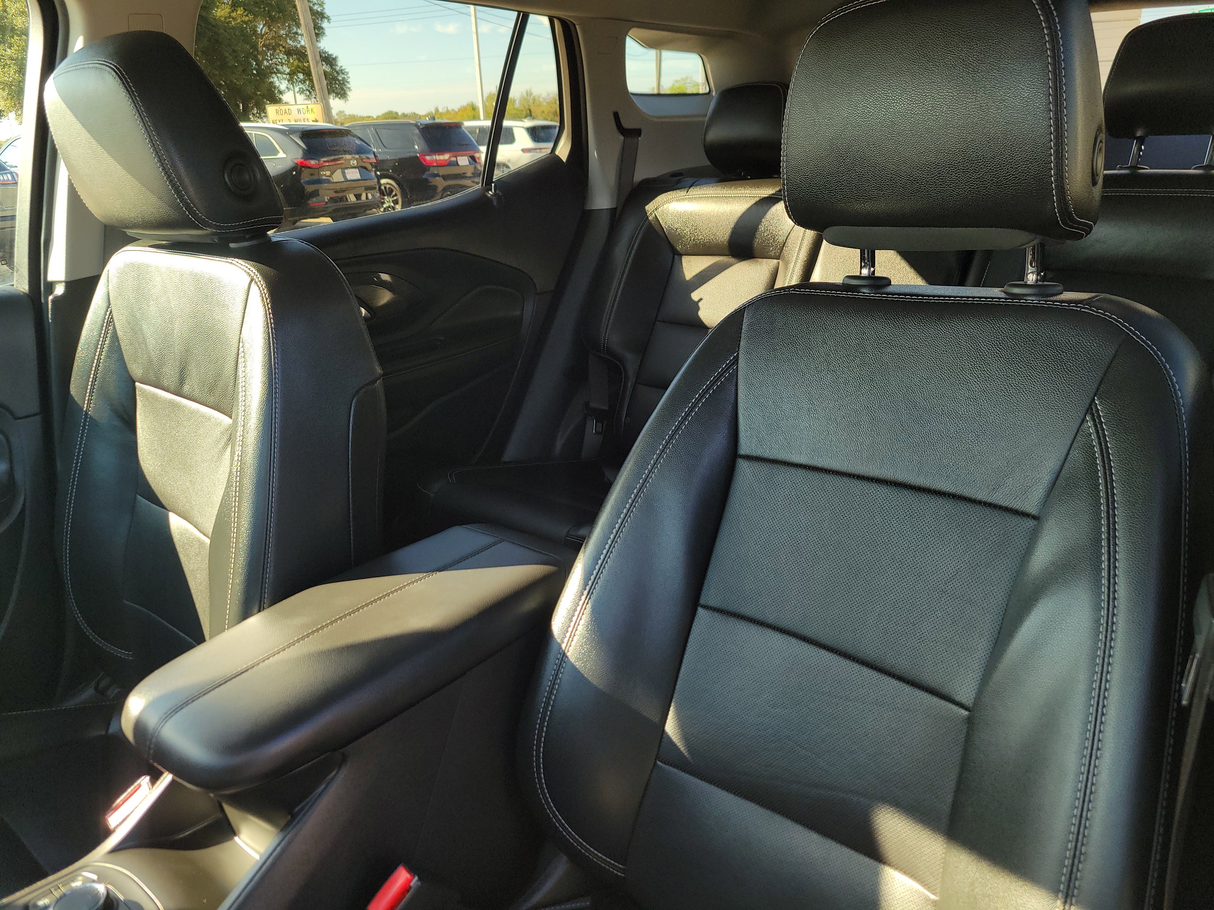 Used 2023 GMC Terrain SLT image 15