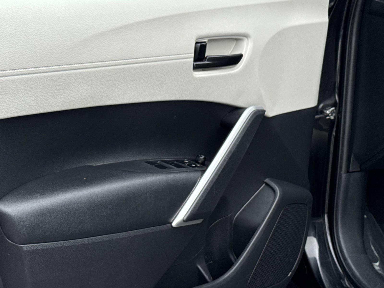 Used 2023 Toyota Corolla Cross L image 20