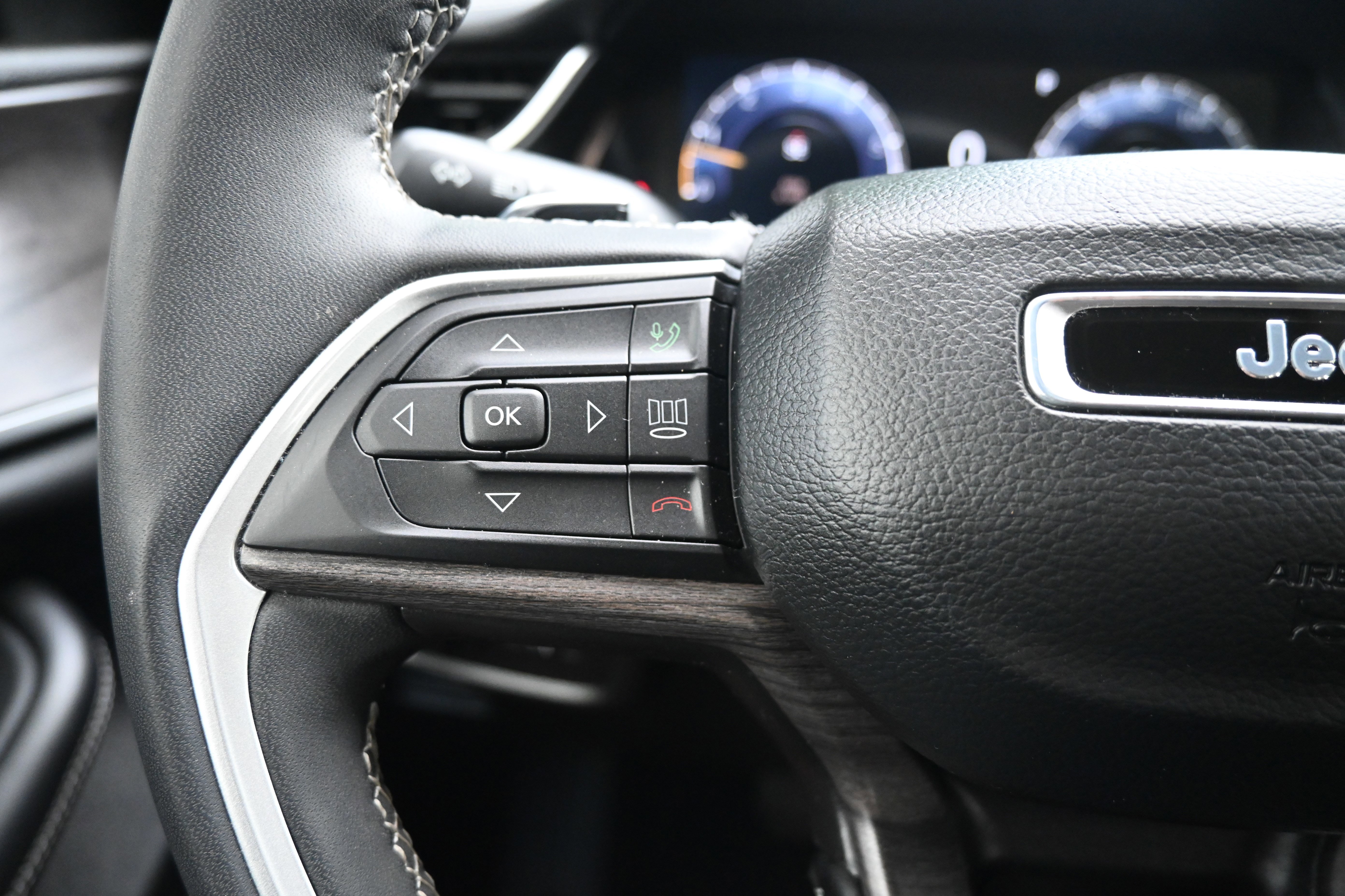 Used 2023 Jeep Grand Cherokee L Limited w/ Luxury Tech Group II AWD/4WD image 18