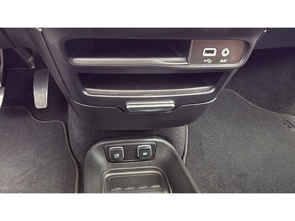 Used 2017 Chrysler Pacifica Limited w/ Advanced Safetytec Group FWD image 26