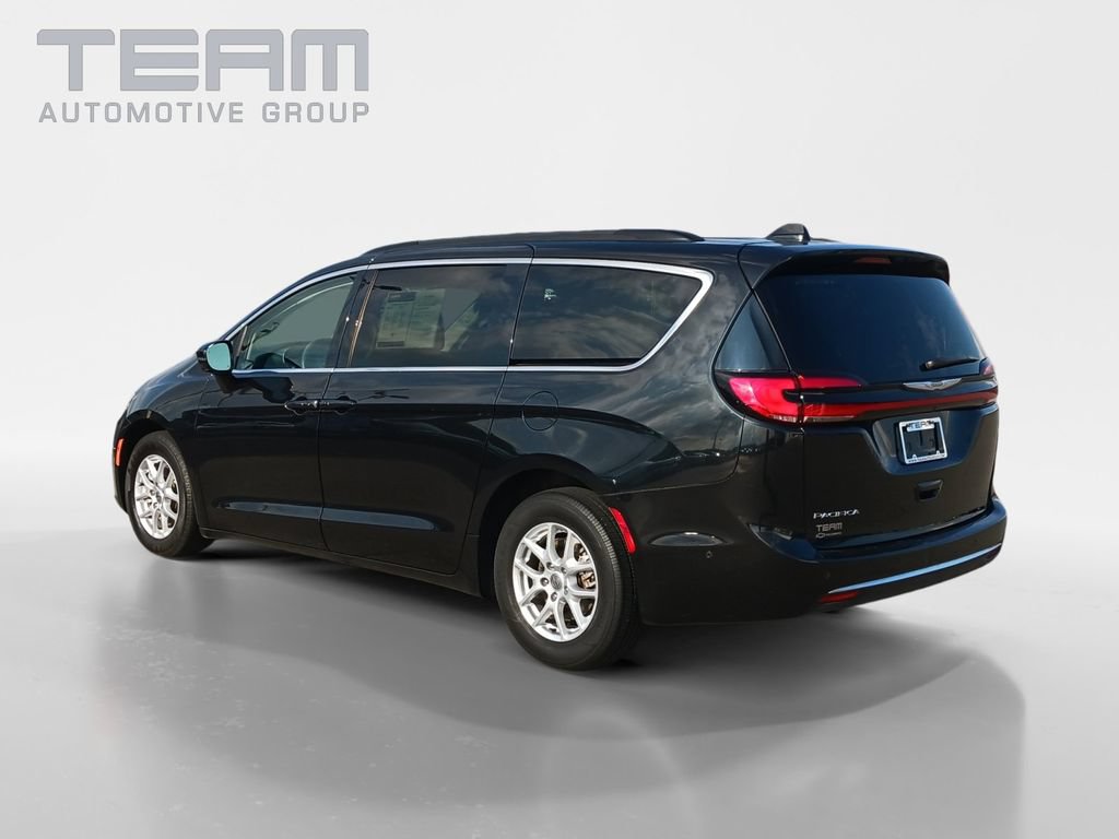Used 2022 Chrysler Pacifica Touring-L w/ Uconnect Theater Family Group FWD image 5