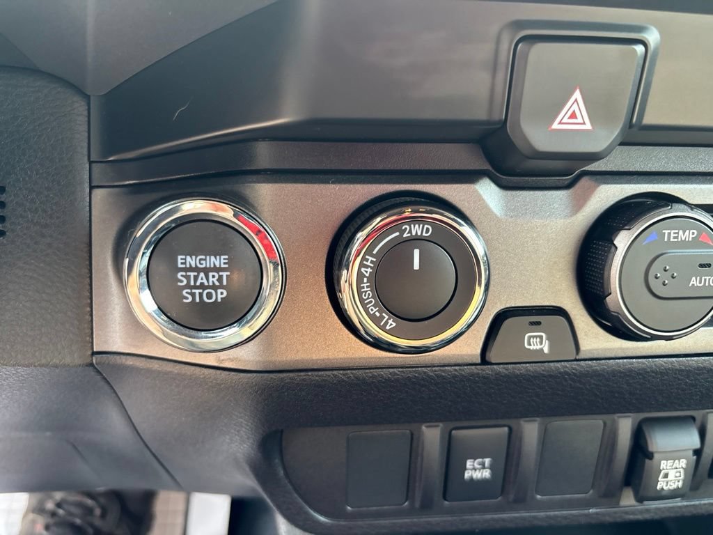 Used 2022 Toyota Tacoma TRD Off-Road AWD/4WD image 25