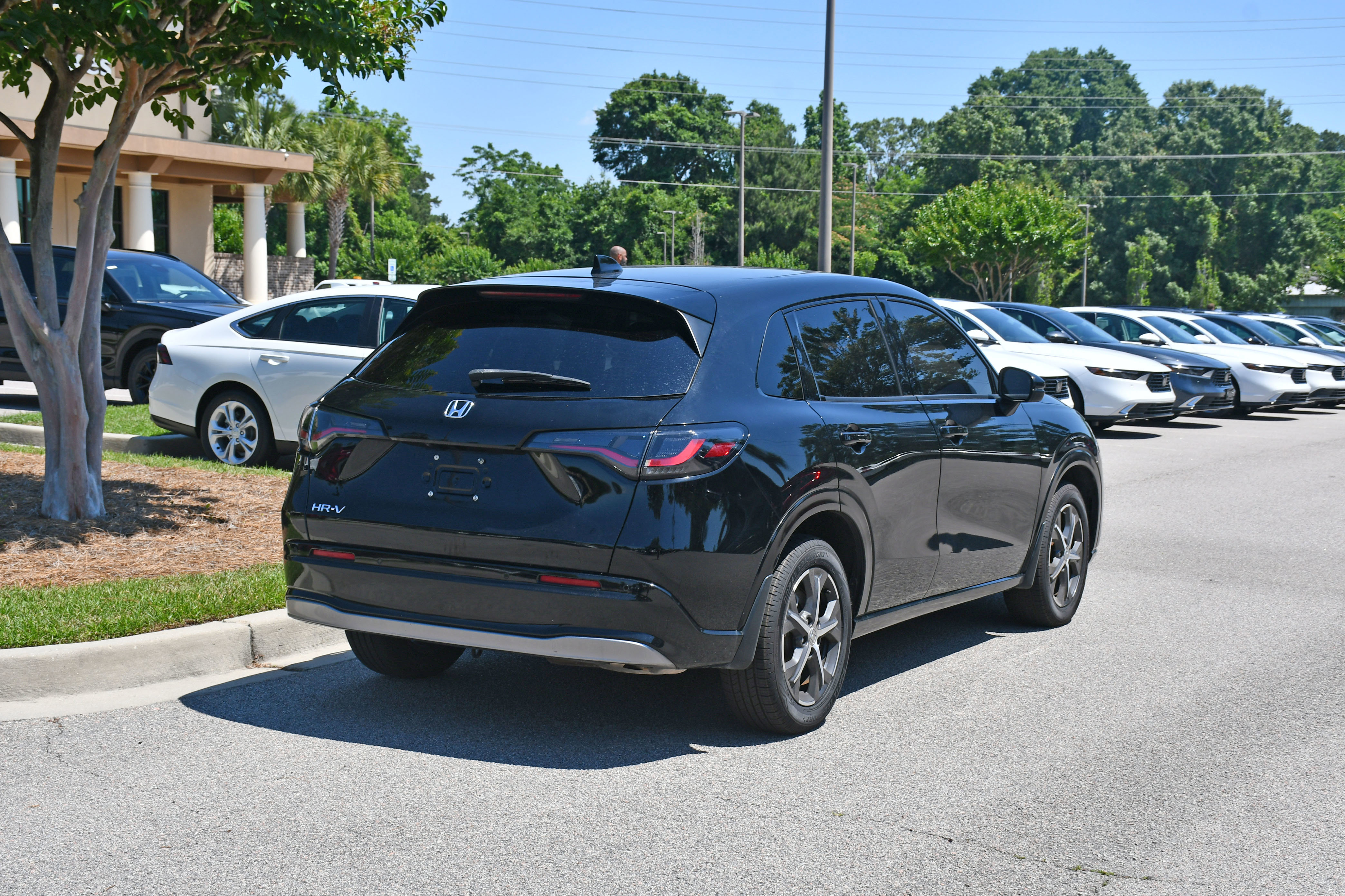 Used 2023 Honda HR-V EX-L image 4