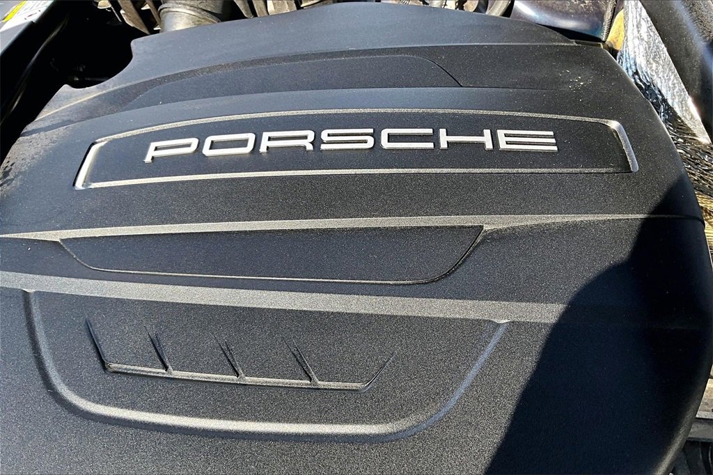 Used 2021 Porsche Macan image 34