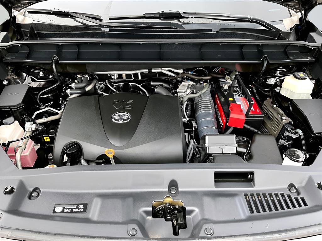 Used 2020 Toyota Highlander XLE image 24