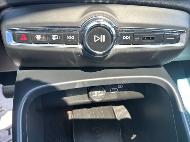 Used 2023 Volvo XC40 Recharge Ultimate AWD/4WD image 16
