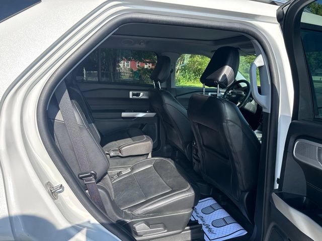 Used 2023 Ford Explorer Limited w/ Equipment Group 301A AWD/4WD image 16