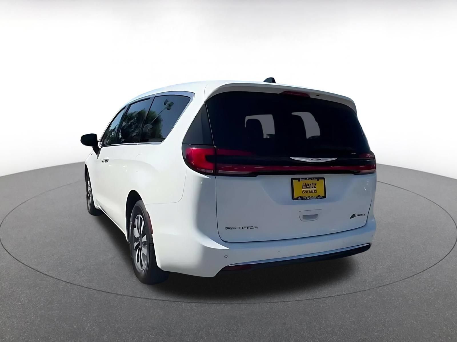 Used 2023 Chrysler Pacifica Touring-L FWD image 10