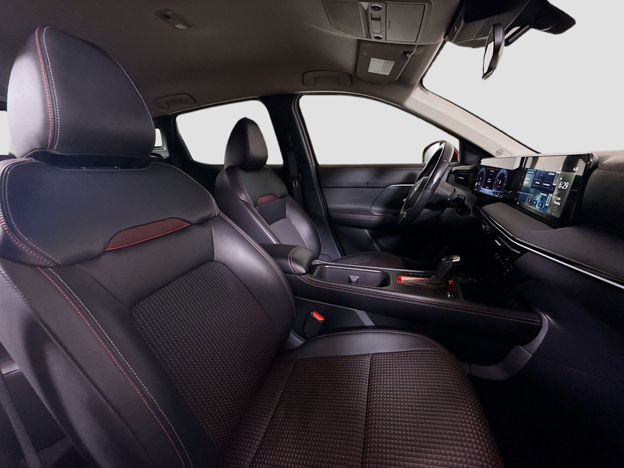 Used 2025 Nissan Kicks SR image 29