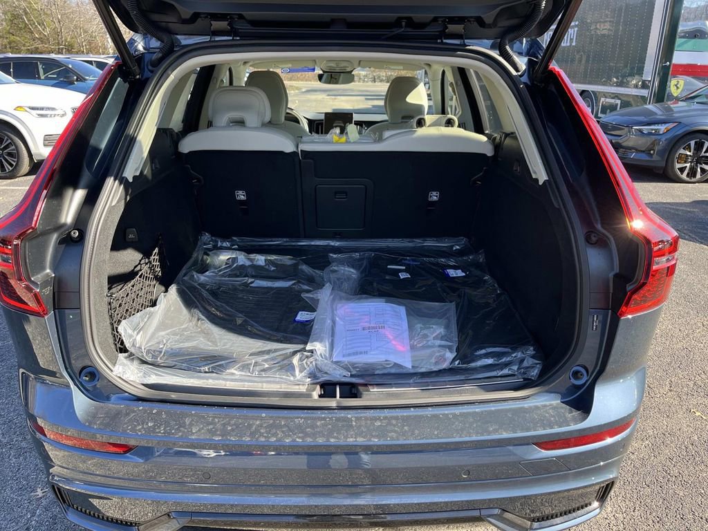 New 2026 Volvo XC60 B5 Ultra w/ Climate Package image 12