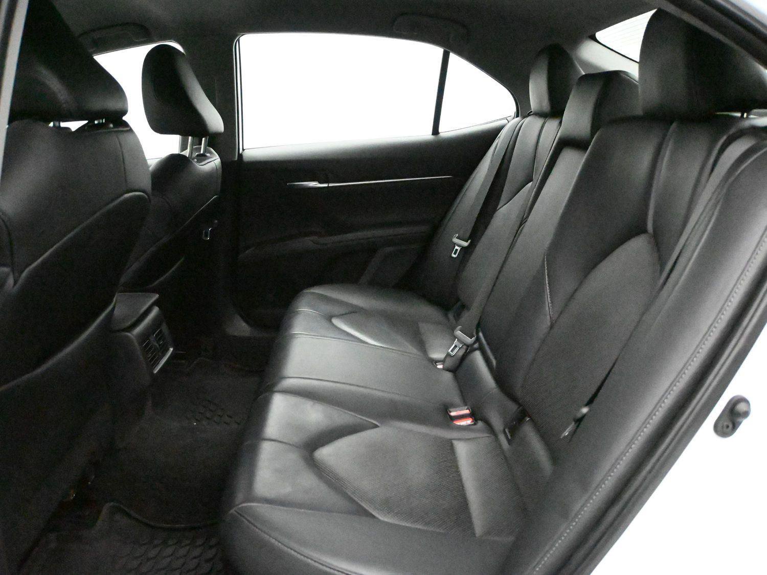 Used 2022 Toyota Camry XLE FWD image 11