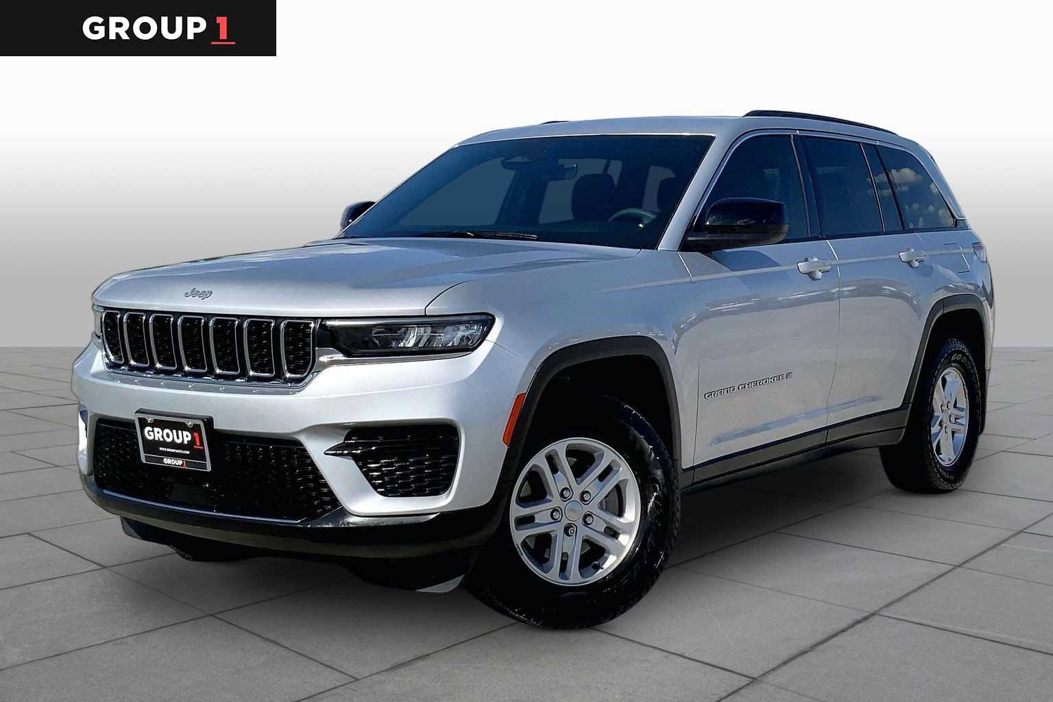 Used 2025 Jeep Grand Cherokee Laredo w/ MOPAR Finishing Package RWD image 1
