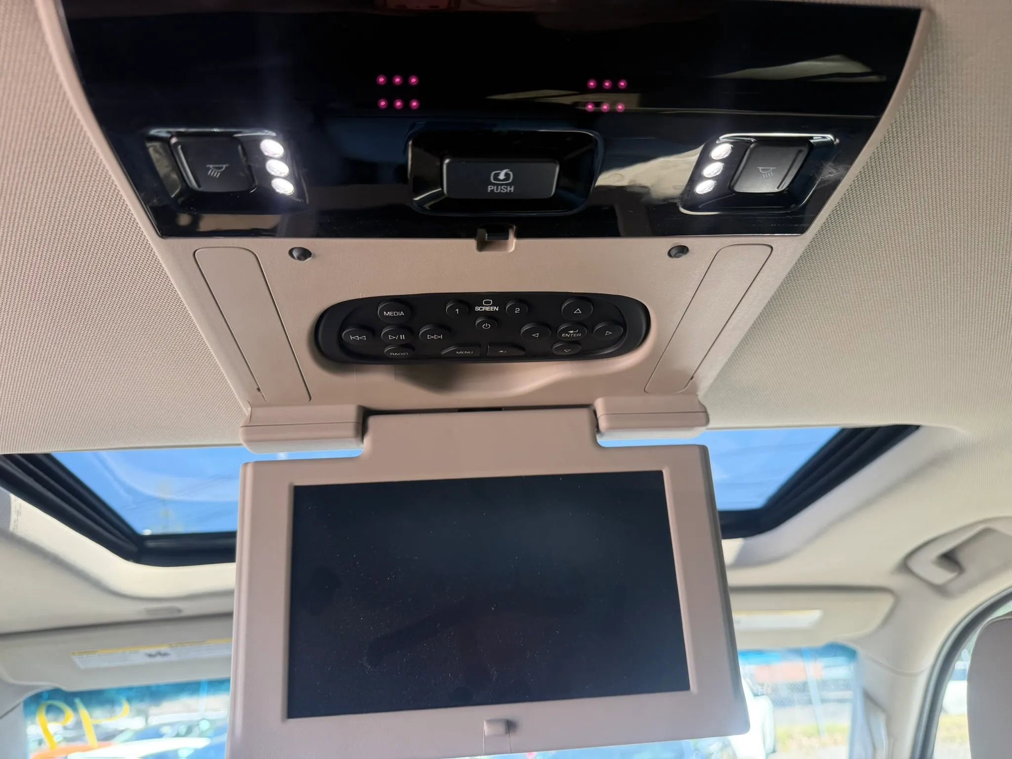 Used 2019 GMC Yukon SLT w/ Open Road Package AWD/4WD image 28