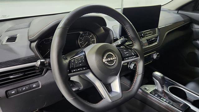 Certified 2025 Nissan Altima 2.5 SR w/ SR Premium Package FWD image 13