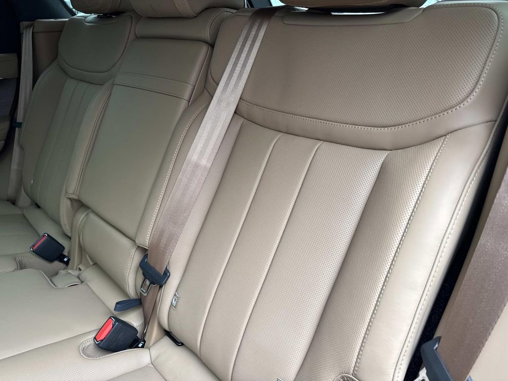 New 2026 Land Rover Range Rover SE image 13