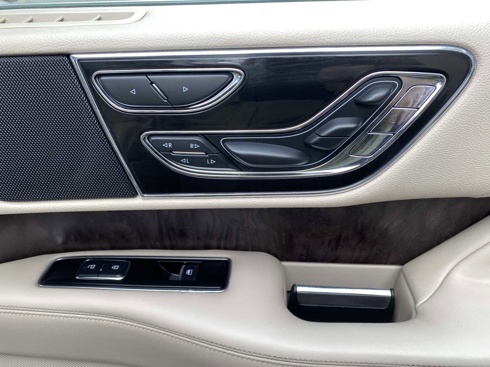 Used 2018 Lincoln Navigator L Reserve w/ Technology Package image 34