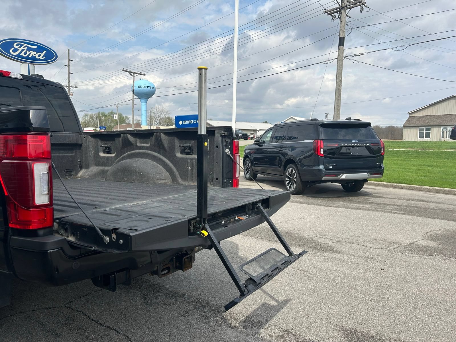 Used 2021 Ford F350 Platinum w/ FX4 Off-Road Package AWD/4WD image 8