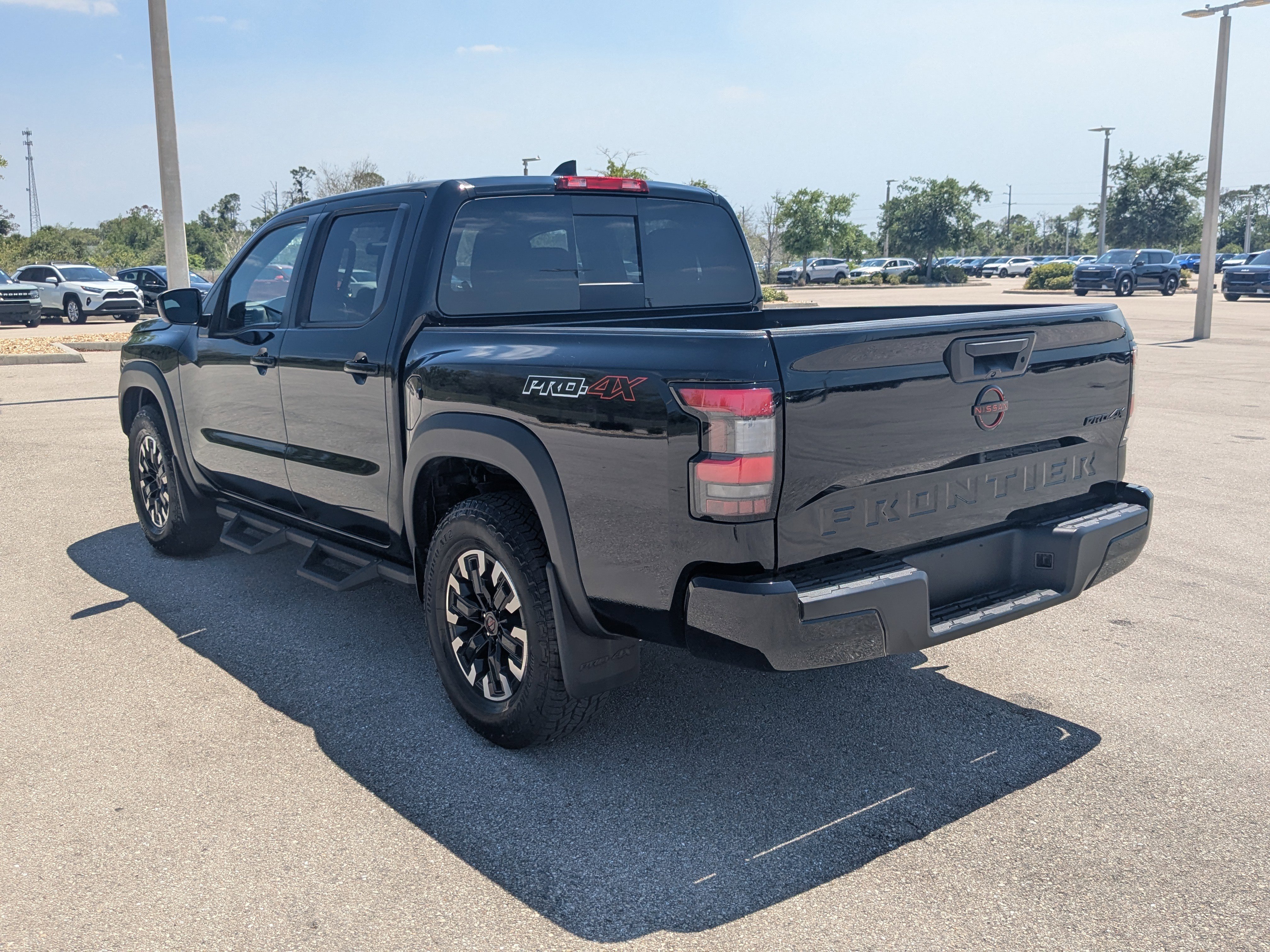Used 2024 Nissan Frontier PRO-4X w/ Off-Road Protection Package image 7