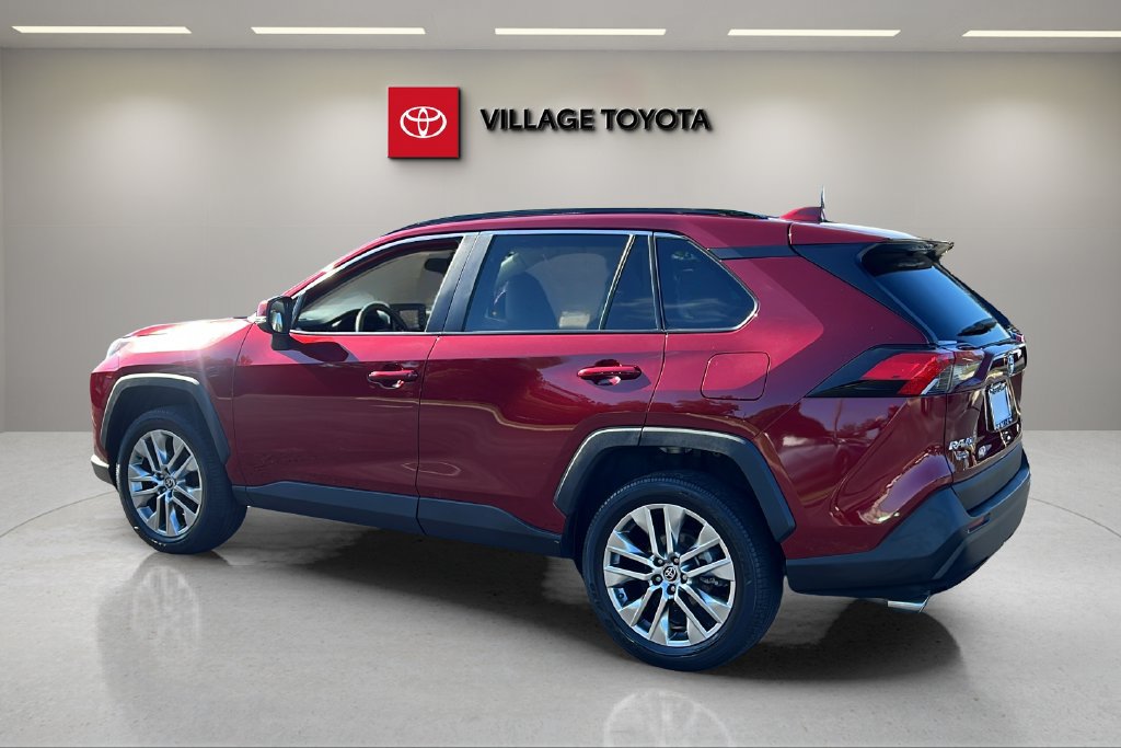 Certified 2022 Toyota RAV4 XLE Premium FWD image 3