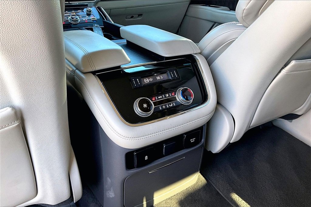 Used 2019 Lincoln Navigator Select image 31