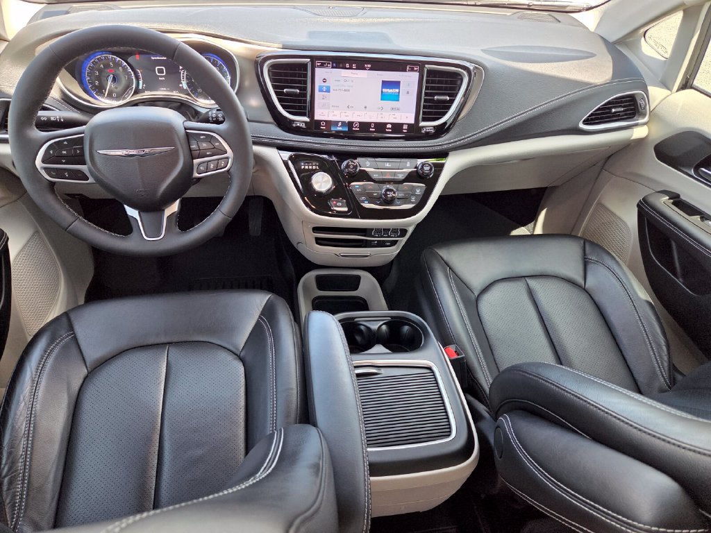 Used 2022 Chrysler Pacifica Touring-L AWD/4WD image 9