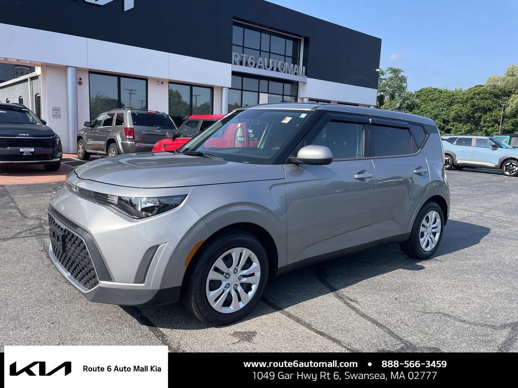 Used 2023 Kia Soul LX FWD image 1