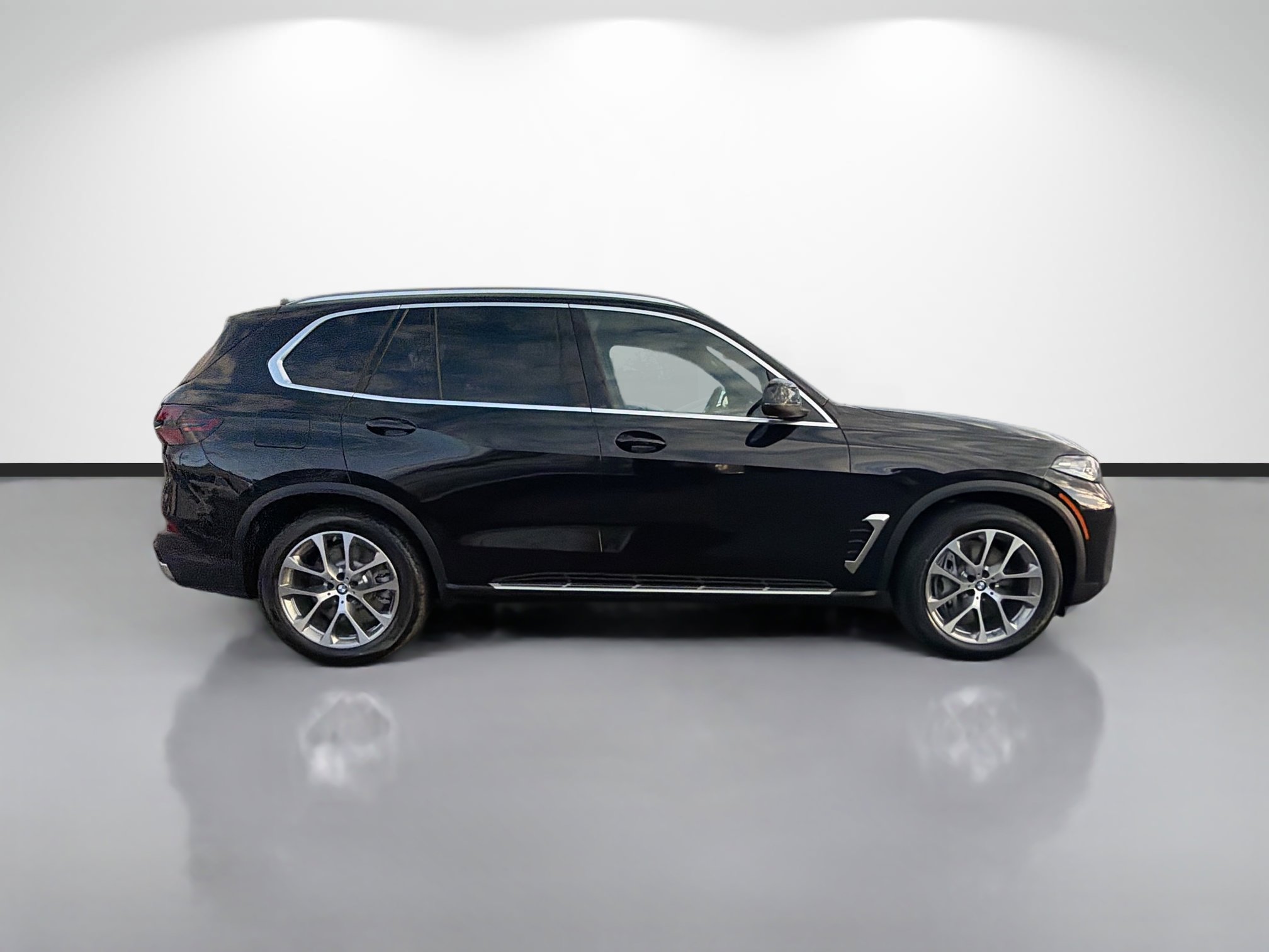 New 2026 BMW X5 xDrive50e w/ Executive Package image 2