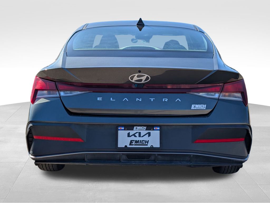 Used 2024 Hyundai Elantra SEL image 3