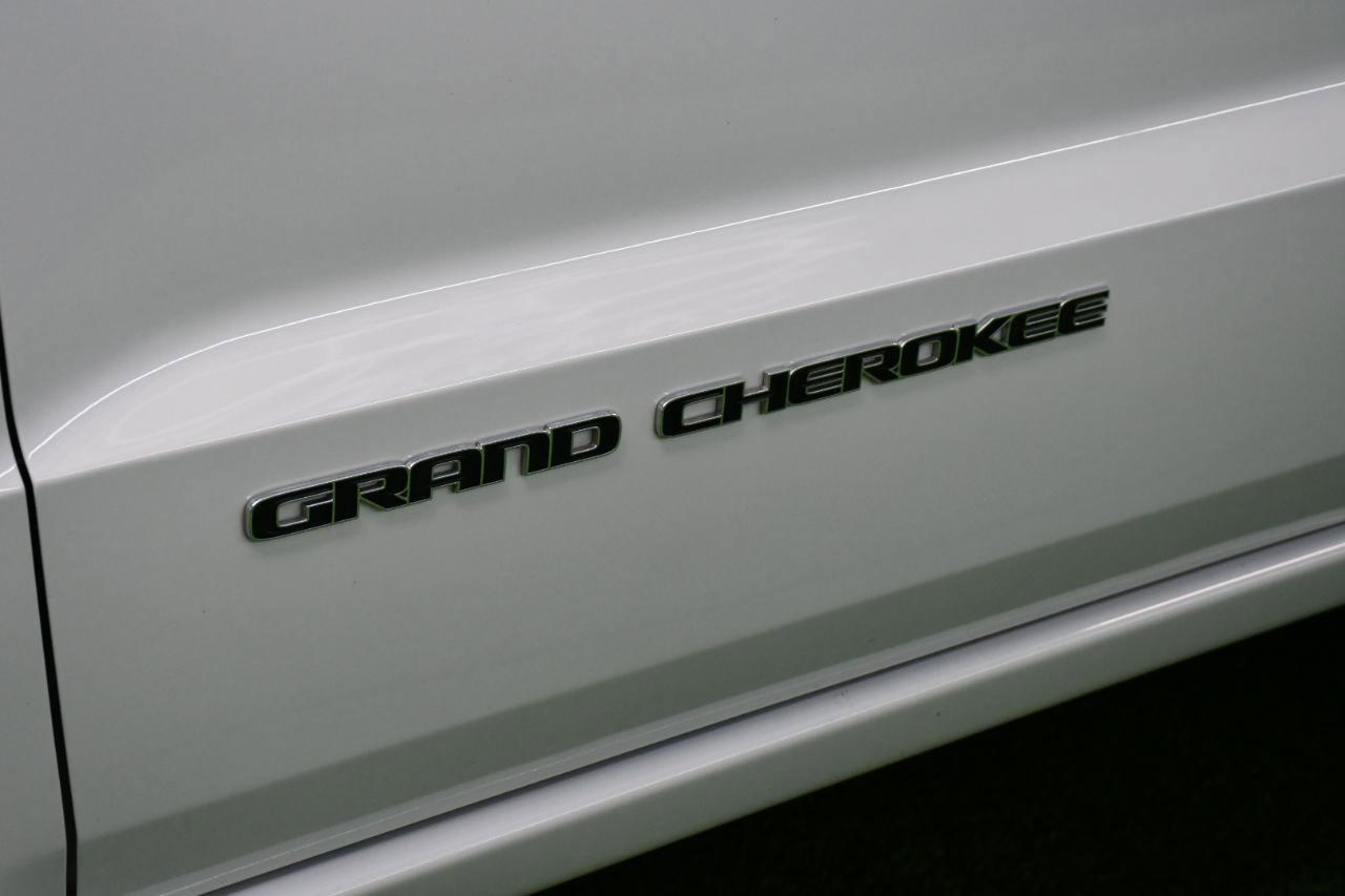 Used 2021 Jeep Grand Cherokee Overland AWD/4WD image 4