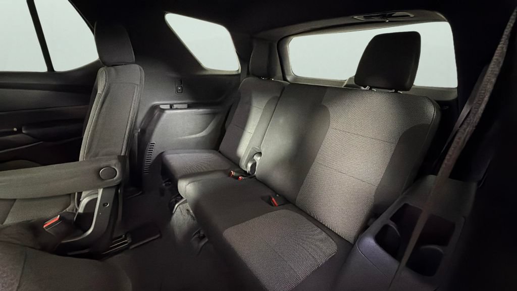 Used 2022 Chevrolet Traverse LT FWD image 27