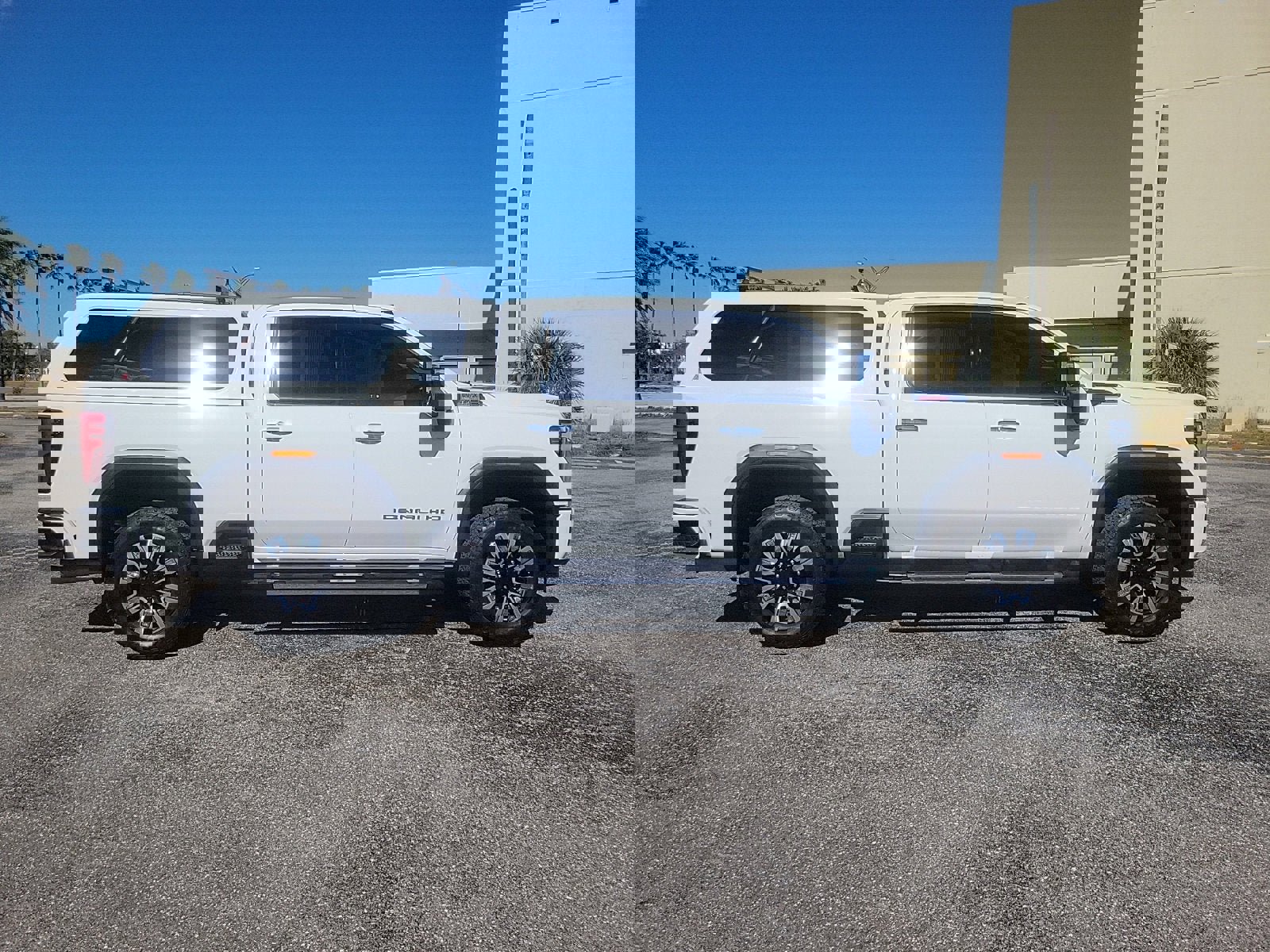 Used 2024 GMC Sierra 2500 Denali w/ Denali Reserve Package image 4